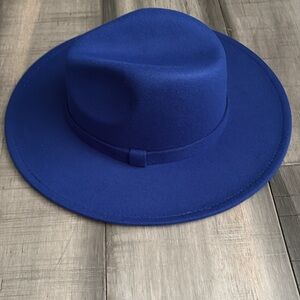 New never worn woman’s fedora hat.